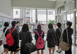 静岡県立藤枝西高等学校2年生のラボツアーを実施しました News Topics 豊橋技術科学大学