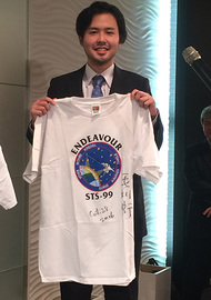  A Dr. Mohri autographed T-shirt given to recipients of the award