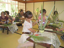 NEU students get a taste of Japanese culture.jpg