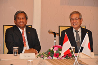 Prof. Dr. Mohammad Nuh, Minister of Education and Culture of the Republic of Indonesia and Prof. Dr. Yoshiyuki Sakaki, President of Toyohashi Tech.