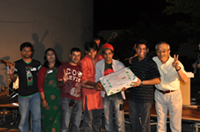 Bangladesh students, whose booth was voted the most popular, and the Center for International Relations Director Hamajima