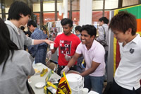 Sri Lankan students serving tea.