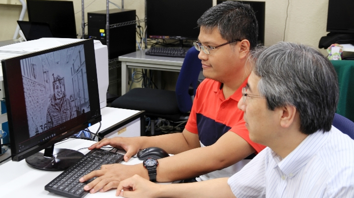 Jun Miura (right of picture) with PhD candidate Bima Sena Bayu Dewantara