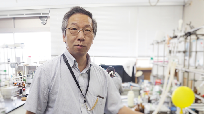 Tomohiro Tojo (left of picture) with his colleagues