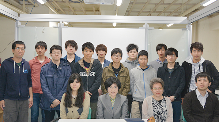 Associate Professor Ryoji Inada (left) with his students