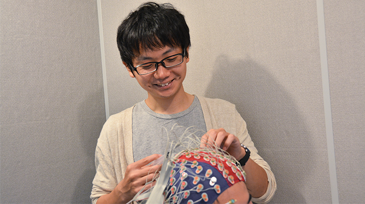 Assistant Professor Kojiro Matuo (1st from right, 2nd raw) with his laboratory members