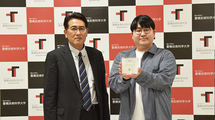Daigo Natsuhara (right) and his adviser, Prof. Takayuki Shibata.