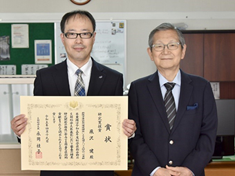 Takeshi Hizawa (Left) and President Kazuhiko Terashima (Right)
