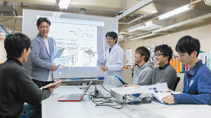 Professor Yuji Nakamura (Center) and his lab members