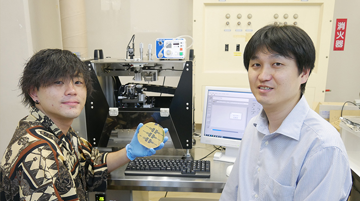 Prof. Hiroto Sekiguchi (Right) and Ryota Kanda (Left)