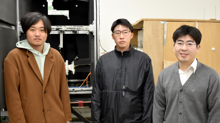 Professor Hiroshi Yokoyama (right), Manato Kawai (center) and Katsumi Teshima (left)