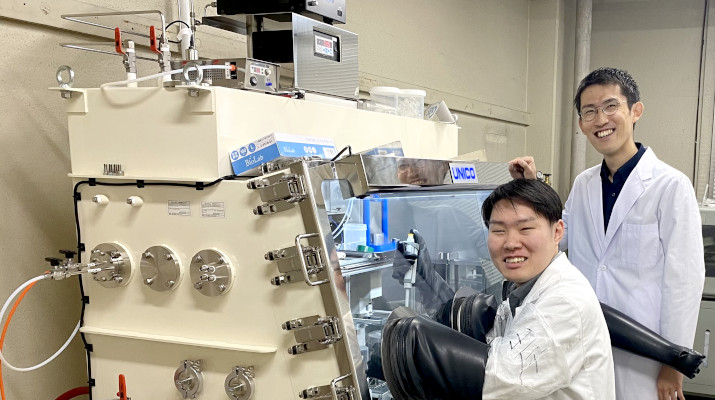 Assistant Professor Kazuhiro Hikima (right) and Ryota Kishi (left)