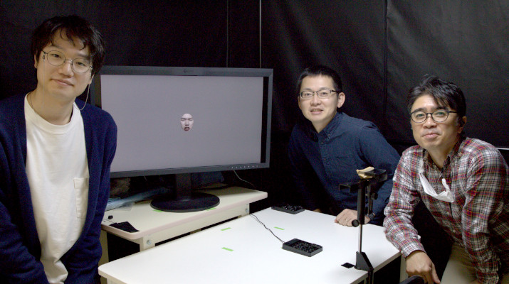 Assistant Professor Hideki Tamura(center), Professor Tetsuto Minami (right) and Yuya Hasegawa (left)