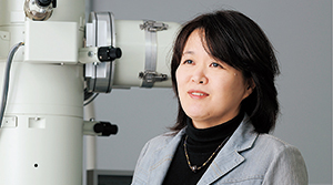 Professional in research and development of new materials through transmission electron microscopy (TEM) 
