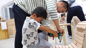 Utilizing Digital Fabrication Tools to Enjoy Designing Chairs with Parents and Children