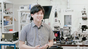 Semiconductor chip that detects exhaled gas with high sensitivity at room temperature