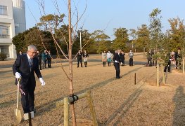 記念植樹の様子