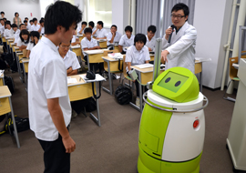 田崎助教によるロボット実演