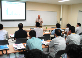 村上講師による講義の様子	