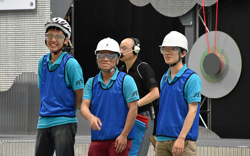 https://www.tut.ac.jp/images/160711robocon3w.jpg