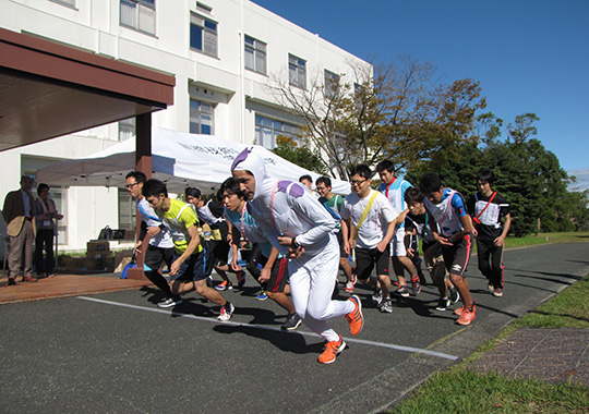 https://www.tut.ac.jp/images/161031ekiden3.jpg