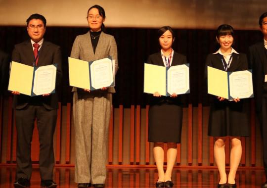 https://www.tut.ac.jp/images/191218jusyo-naka_presentation_award.jpg