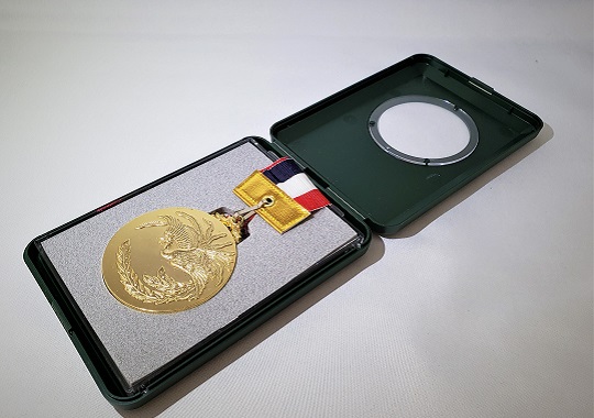 https://www.tut.ac.jp/images/200715jusyo-koba-medal.jpg