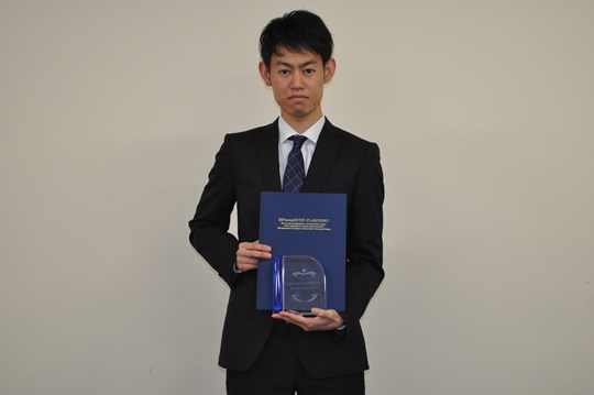 https://www.tut.ac.jp/images/201703_Best%20Presentation%20Award_%E9%A3%AF%E5%B3%B6%E4%BD%91%E5%8F%B2_%E7%9B%BE%E3%81%A8%E8%B3%9E%E7%8A%B6.jpg