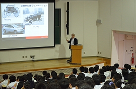 講義する榊学長