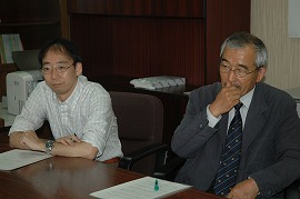 浜島教授(右)と小林講師(右)
