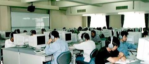 CALL(Computer Assisted Language Learning)ラボにおける授業